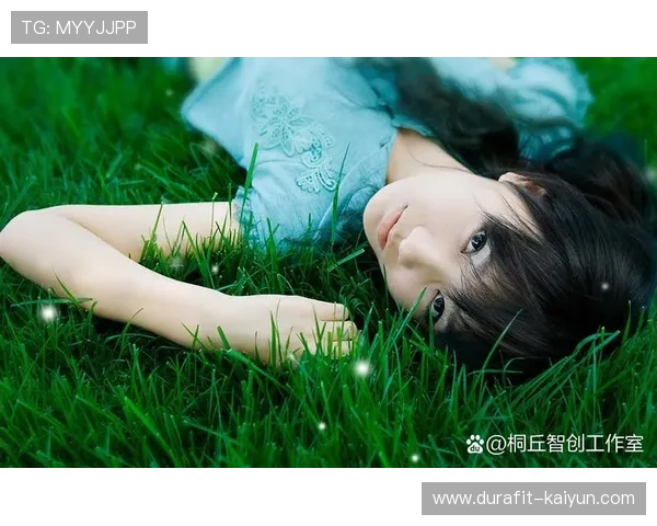 足球明星泪眼诉说心酸 女生头像展现内心挣扎与情感波动